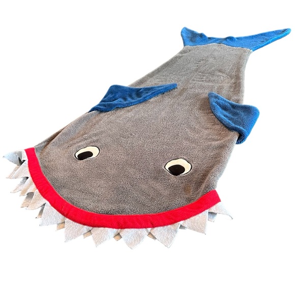Blankie Tails kids Shark Blanket - Picture 2 of 12